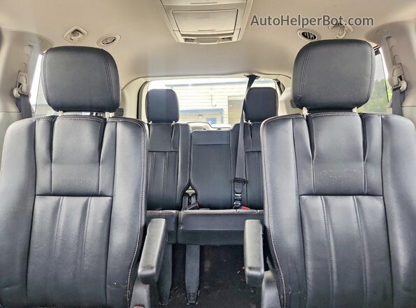2C4RC1BG3GR254915 2016 CHRYSLER TOWN Black Вид задньої частини салону