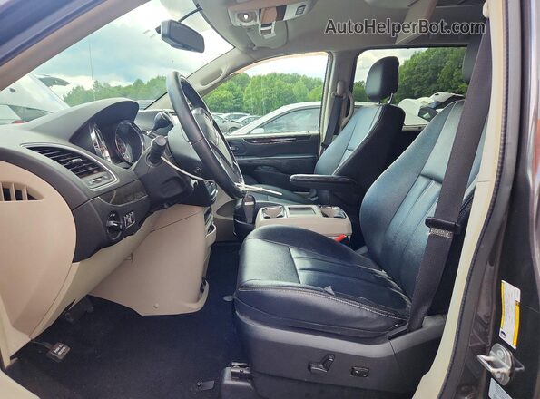 2C4RC1BG3GR263906 2016 CHRYSLER TOWN Gray Front interior view