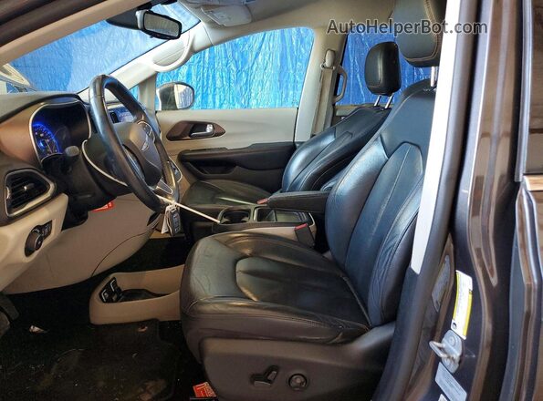 2C4RC1BG3HR569876 2017 CHRYSLER PACIFICA Серый Вид салона спереди