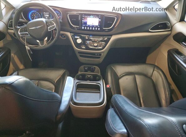 2C4RC1BG3HR569876 2017 CHRYSLER PACIFICA Серый Вид панели приборов