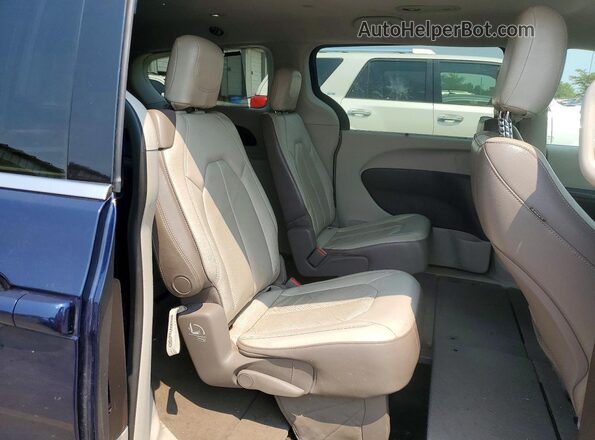 2C4RC1BG3JR246563 2018 CHRYSLER PACIFICA Blue Вид задньої частини салону