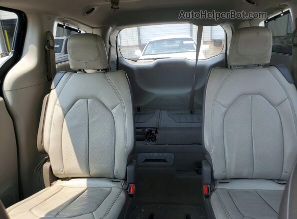 2C4RC1BG3JR246563 2018 CHRYSLER PACIFICA Blue Вид задніх сидінь