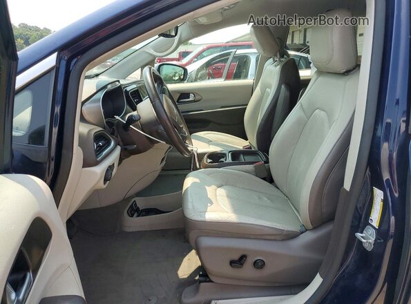 2C4RC1BG3JR246563 2018 CHRYSLER PACIFICA Blue Вид салону спереду
