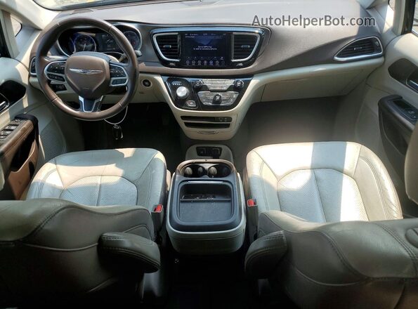2C4RC1BG3JR246563 2018 CHRYSLER PACIFICA Blue Вид панелі приладів