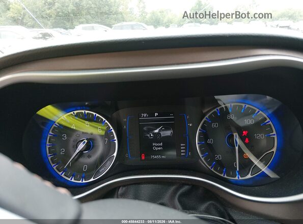 2C4RC1BG3JR315607 2018 CHRYSLER PACIFICA Silver Вид задніх сидінь