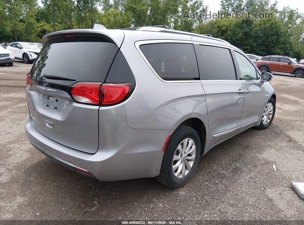 2C4RC1BG3JR315607 2018 CHRYSLER PACIFICA Silver Задня права чверть