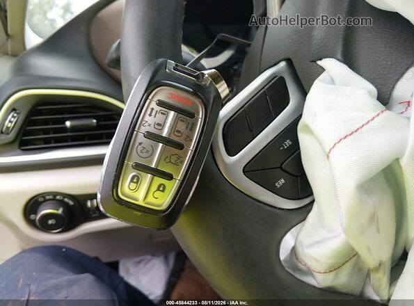 2C4RC1BG3JR315607 2018 CHRYSLER PACIFICA Silver Вид панелі приладів