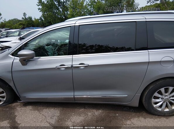 2C4RC1BG3JR315607 2018 CHRYSLER PACIFICA Silver Панорамний вид салону 360°