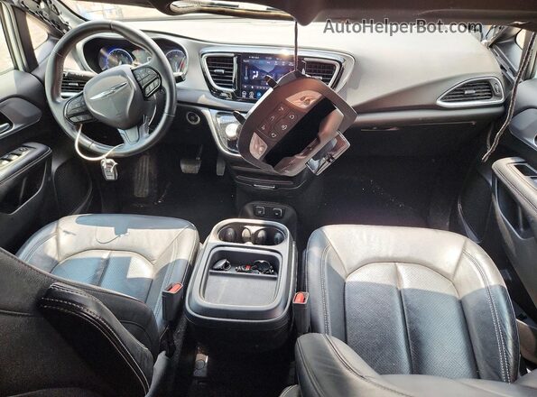 2C4RC1BG3JR317616 2018 CHRYSLER PACIFICA White Вид панелі приладів