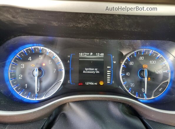 2C4RC1BG3KR592985 2019 CHRYSLER PACIFICA Silver Widok zestawu wskaźników