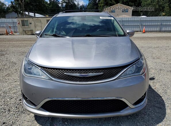 2C4RC1BG3KR592985 2019 CHRYSLER PACIFICA Silver Widok z przodu