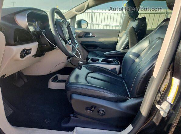 2C4RC1BG3PR627631 2023 CHRYSLER PACIFICA Black Front interior view