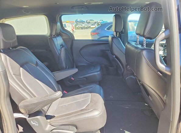 2C4RC1BG3TR225697 2026 CHRYSLER PACIFICA Black Rear interior view