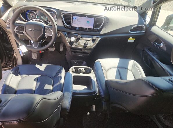 2C4RC1BG3TR225697 2026 CHRYSLER PACIFICA Black Dashboard view