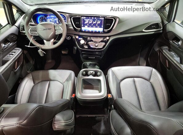 2C4RC1BG3TR236263 2026 CHRYSLER PACIFICA Silver Вид панелі приладів