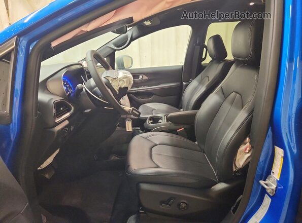 2C4RC1BG3VR568285 2027 CHRYSLER PACIFICA Blue Widok wnętrza z przodu