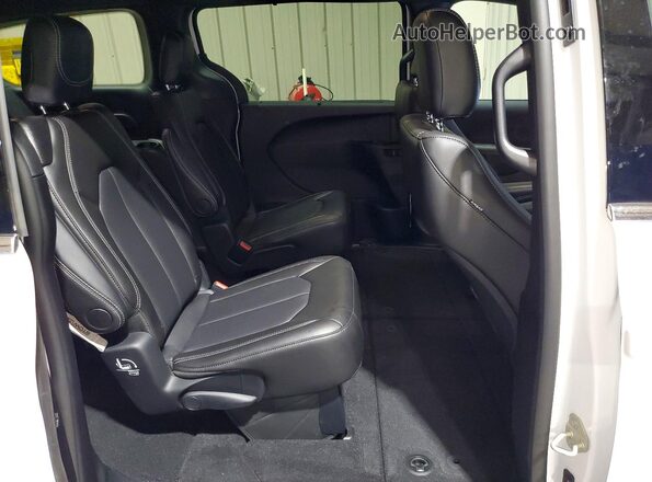 2C4RC1BG3VR571610 2027 CHRYSLER PACIFICA White Вид задньої частини салону
