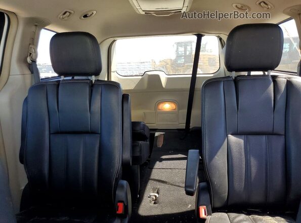 2C4RC1BG4GR187547 2016 CHRYSLER TOWN White Rear seats view