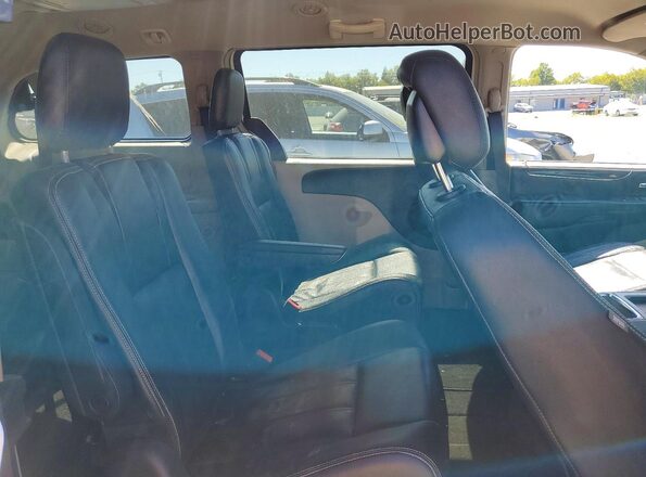 2C4RC1BG4GR187547 2016 CHRYSLER TOWN White Rear interior view