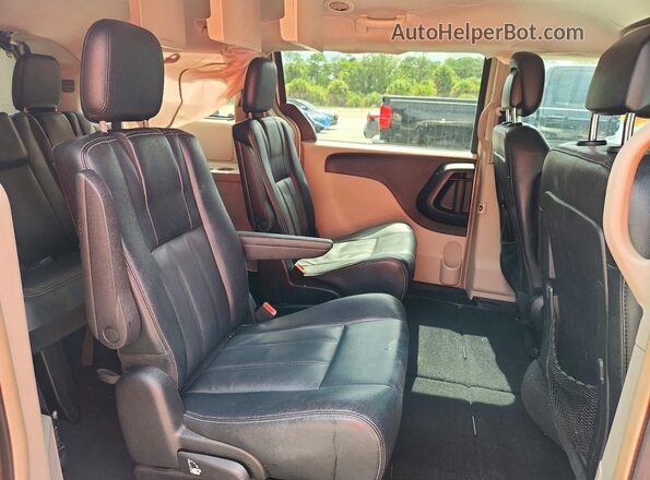 2C4RC1BG4GR212821 2016 CHRYSLER TOWN Beige Widok wnętrza z tyłu