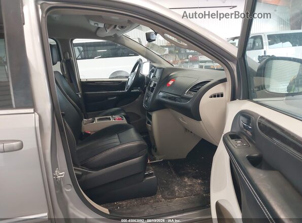2C4RC1BG4GR240229 2016 CHRYSLER TOWN & COUNTRY Silver Вид салону спереду