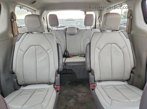 2C4RC1BG4HR603324 2017 CHRYSLER PACIFICA Black Widok tylnych siedzeń
