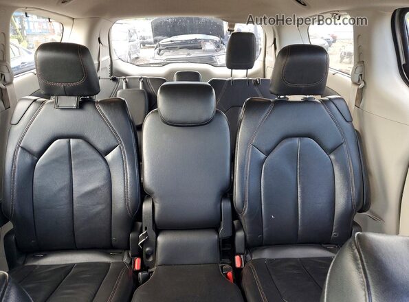 2C4RC1BG4HR747746 2017 CHRYSLER PACIFICA Серебряный Вид задних сидений