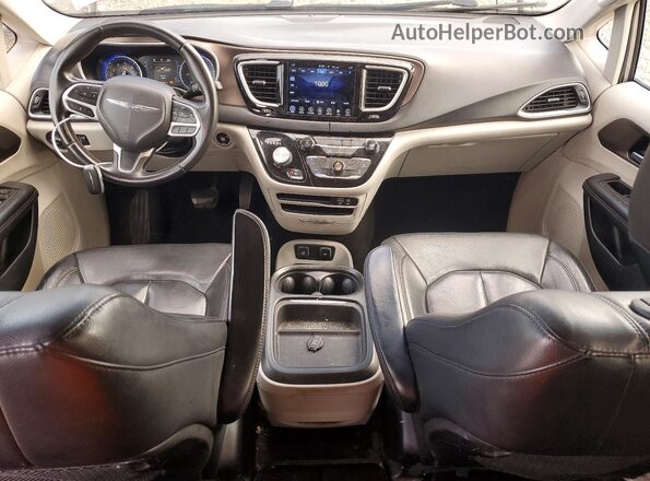 2C4RC1BG4HR747746 2017 CHRYSLER PACIFICA Серебряный Вид панели приборов
