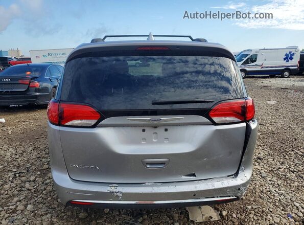 2C4RC1BG4HR747746 2017 CHRYSLER PACIFICA Серебряный Вид сзади