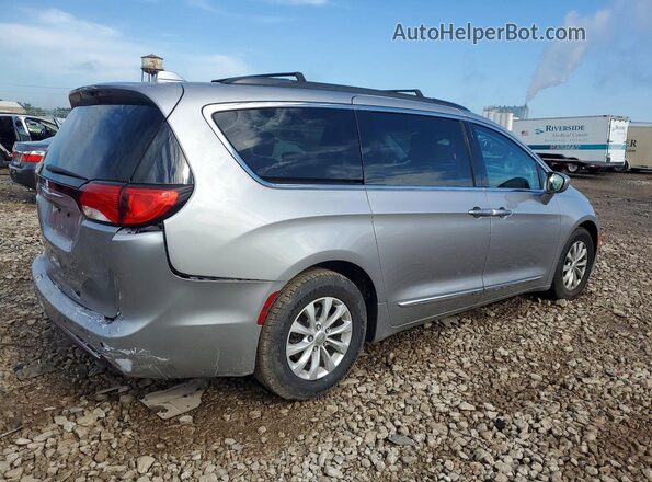 2C4RC1BG4HR747746 2017 CHRYSLER PACIFICA Серебряный Задняя правая четверть