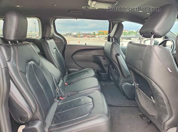 2C4RC1BG4LR101258 2020 CHRYSLER PACIFICA Gray Rear interior view
