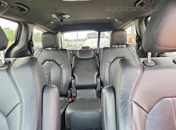 2C4RC1BG4LR101258 2020 CHRYSLER PACIFICA Gray Rear seats view