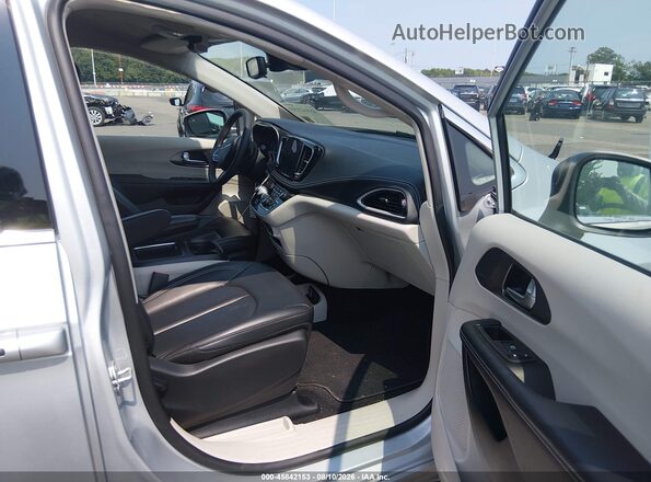2C4RC1BG4PR506929 2023 CHRYSLER PACIFICA Silver Vista interior delantera