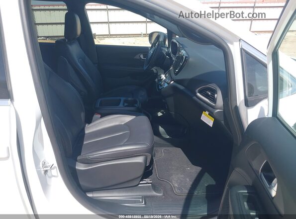 2C4RC1BG4TR263374 2026 CHRYSLER PACIFICA White Front interior view