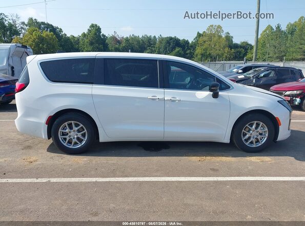 2C4RC1BG4VR572488 2027 CHRYSLER PACIFICA White Widok wnętrza z tyłu