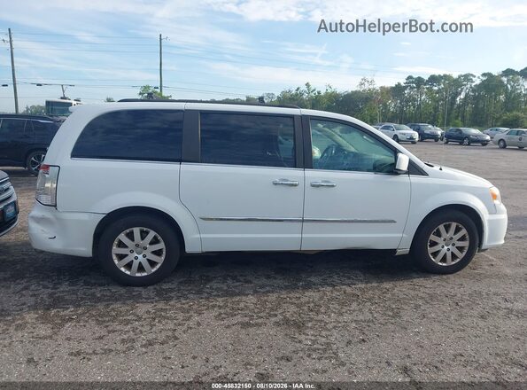 2C4RC1BG5GR128717 2016 CHRYSLER TOWN & COUNTRY Белый Вид задней части салона