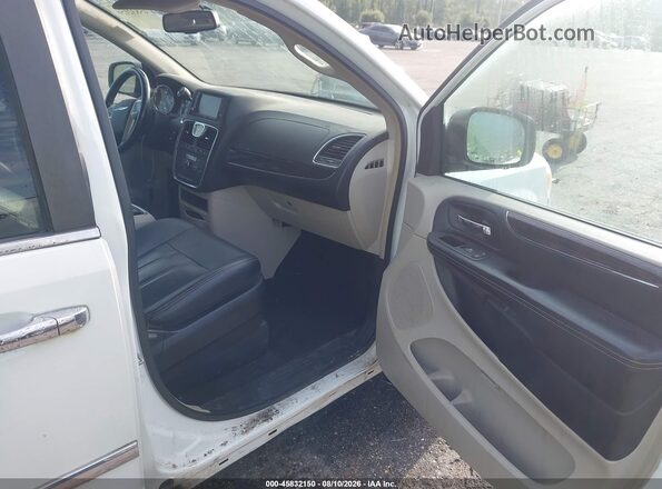 2C4RC1BG5GR128717 2016 CHRYSLER TOWN & COUNTRY Белый Вид салона спереди