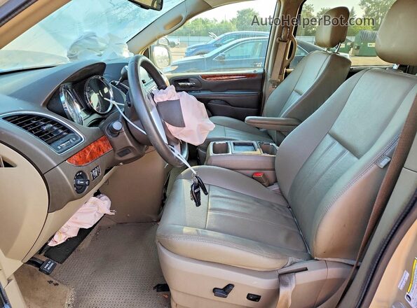 2C4RC1BG5GR199349 2016 CHRYSLER TOWN Желто-коричневый Вид салона спереди