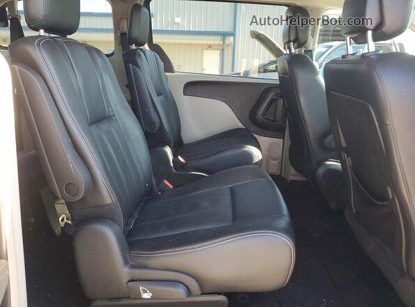 2C4RC1BG5GR229708 2016 CHRYSLER TOWN Gray Vista interior trasera