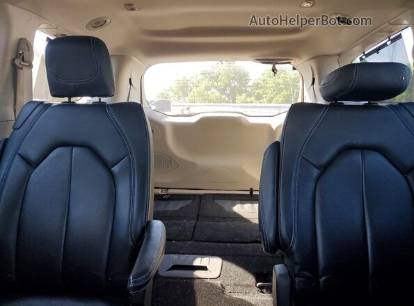 2C4RC1BG5MR593140 2021 CHRYSLER PACIFICA Gray Rear seats view
