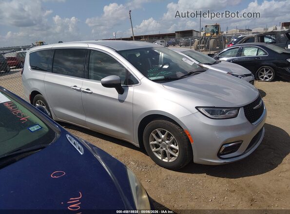 2C4RC1BG5PR532861 2023 CHRYSLER PACIFICA Silver Widok wnętrza z tyłu
