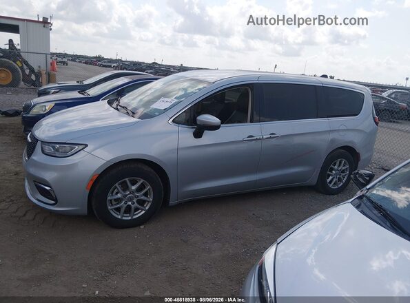 2C4RC1BG5PR532861 2023 CHRYSLER PACIFICA Silver Widok wnętrza 360 stopni