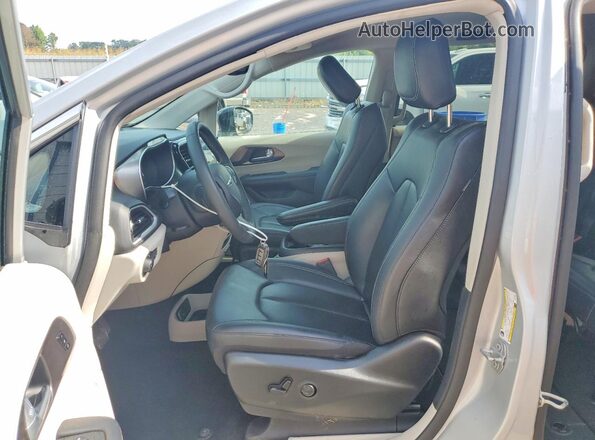 2C4RC1BG5RR167620 2024 CHRYSLER PACIFICA Silver Вид салону спереду