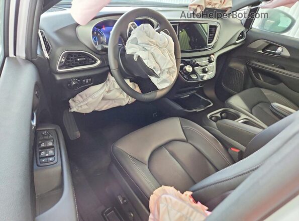 2C4RC1BG5VR562858 2027 CHRYSLER PACIFICA White Widok deski rozdzielczej