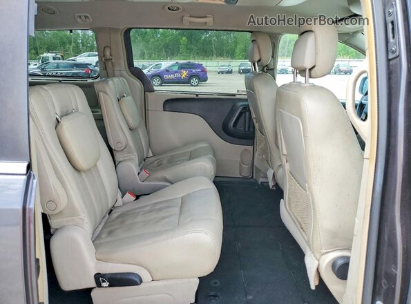 2C4RC1BG6GR112901 2016 CHRYSLER TOWN Gray უკანა სალონის ხედი