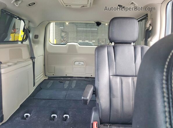 2C4RC1BG6GR159152 2016 CHRYSLER TOWN Белый Вид задних сидений