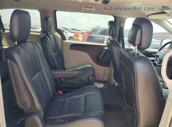 2C4RC1BG6GR280439 2016 CHRYSLER TOWN Silver უკანა სალონის ხედი