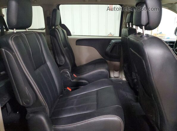 2C4RC1BG6GR300592 2016 CHRYSLER TOWN Silver უკანა სალონის ხედი