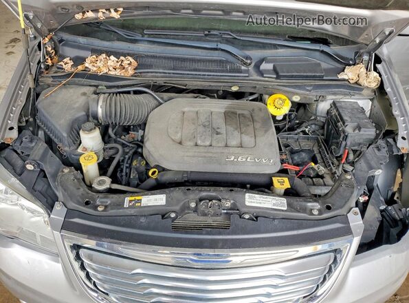 2C4RC1BG6GR300592 2016 CHRYSLER TOWN Silver ძრავის განყოფილების ხედი