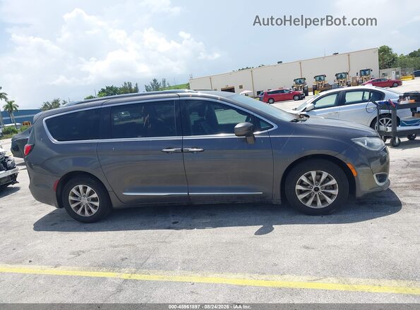 2C4RC1BG6JR152015 2018 CHRYSLER PACIFICA Gray უკანა სალონის ხედი